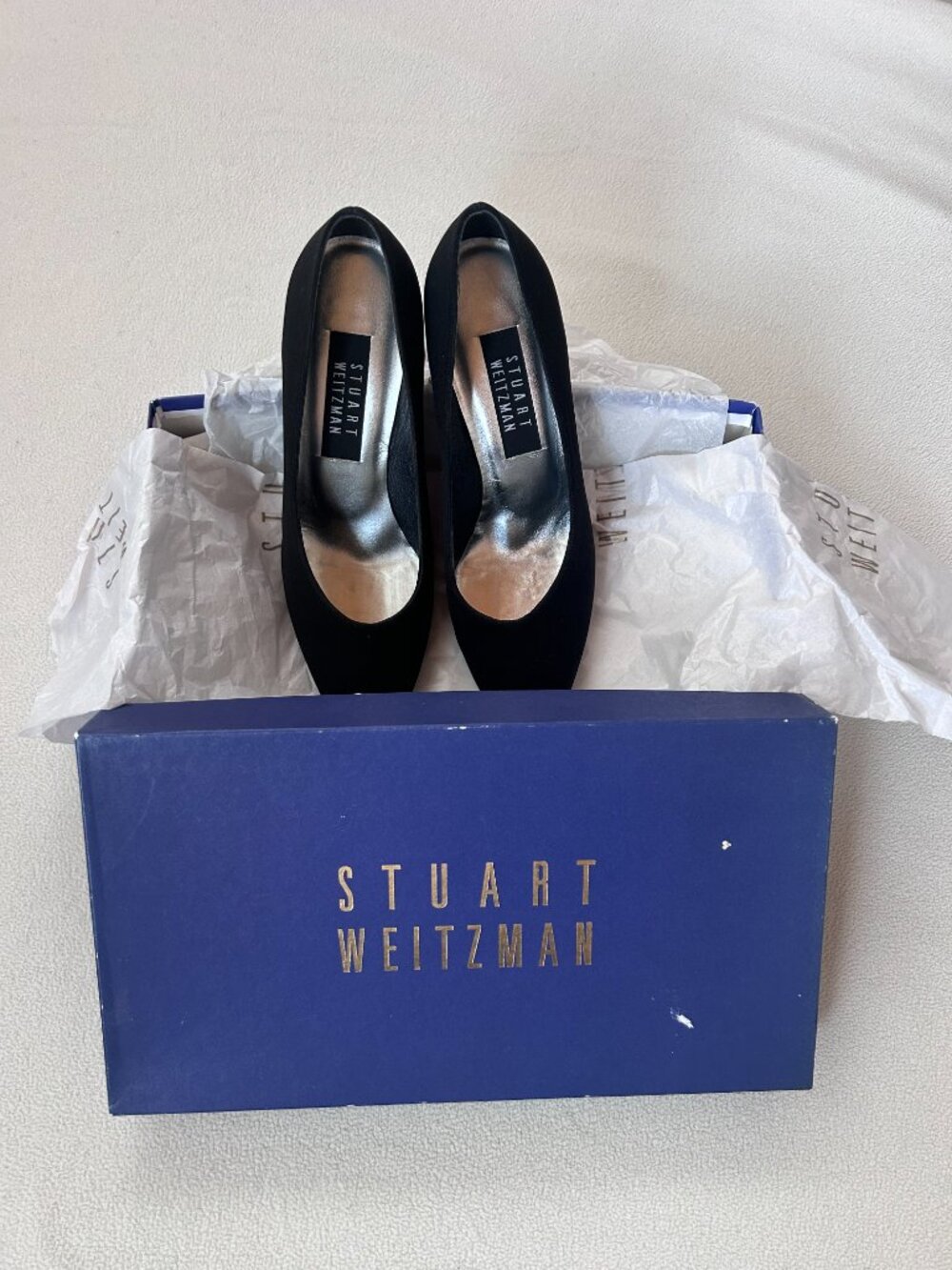 Stuart Weitzman Oslorraine Black Suede Pumps Heels Size 7M w/ Box